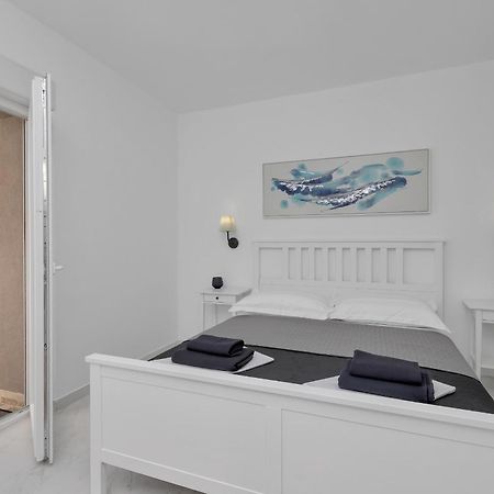 Apartment Lotte With Private Pool In The City Center! Makarska Room photo