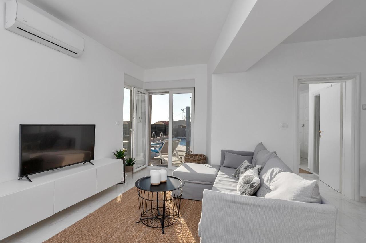 Apartment Lotte With Private Pool In The City Center! Makarska Exterior photo