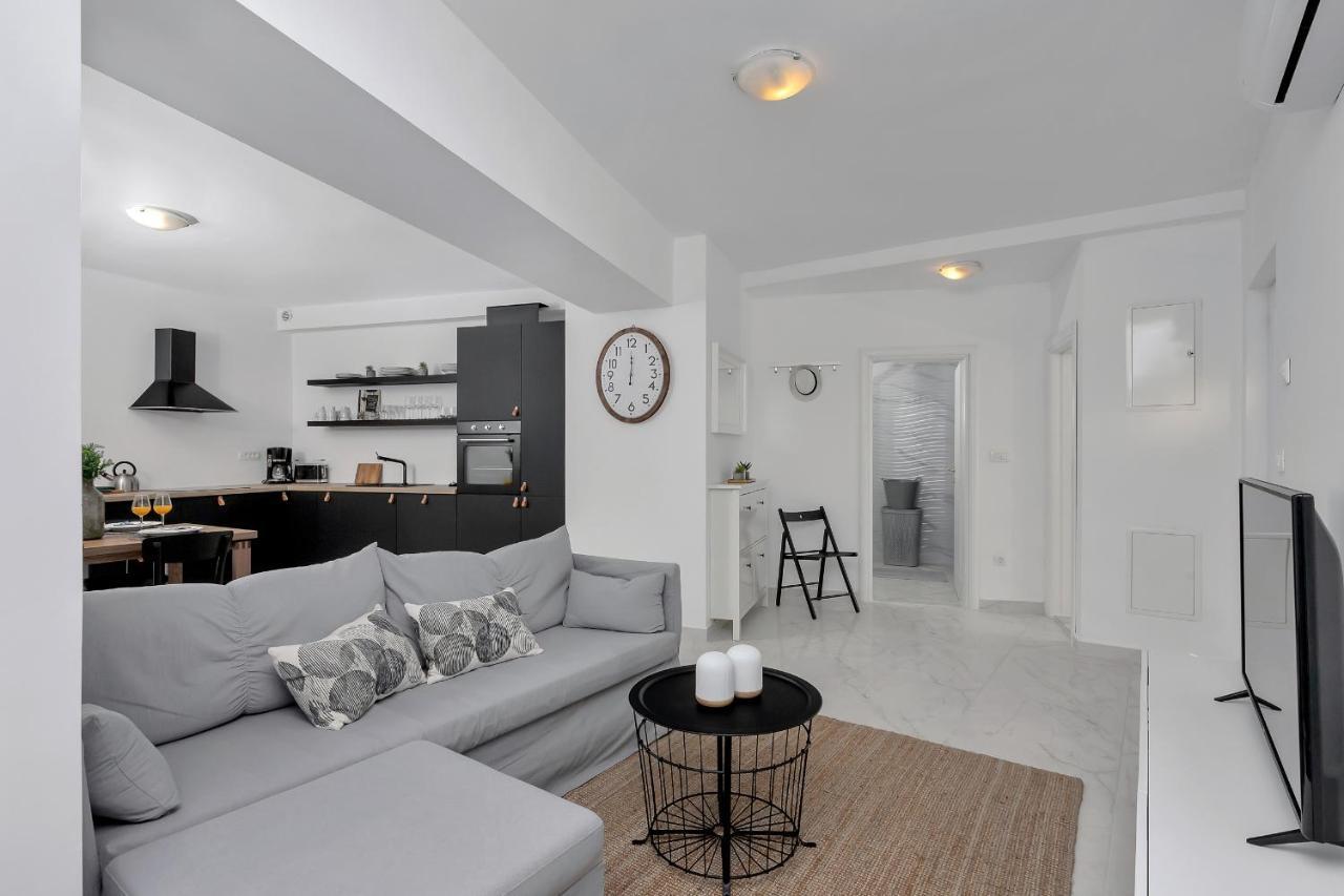 Apartment Lotte With Private Pool In The City Center! Makarska Exterior photo