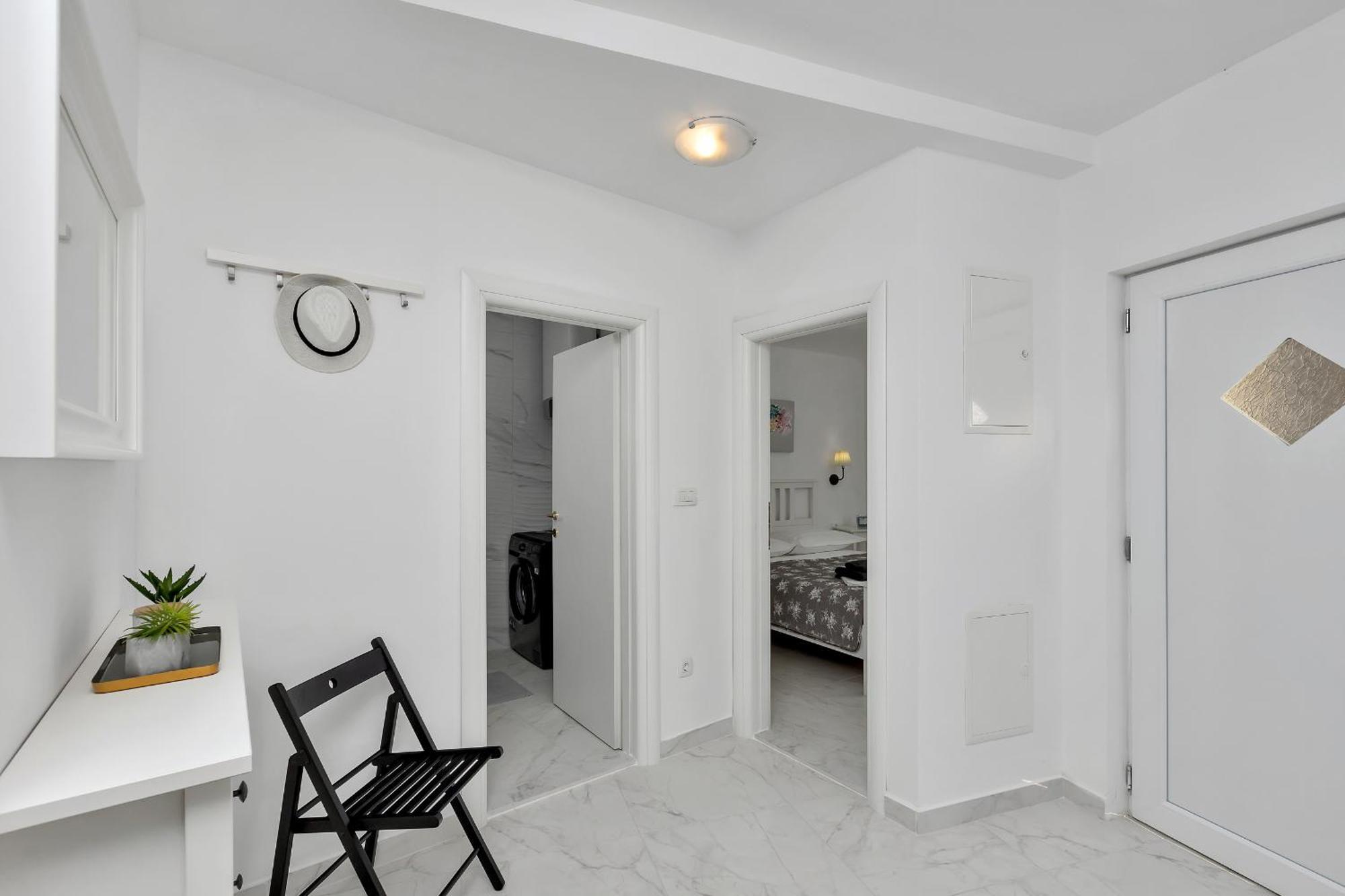 Apartment Lotte With Private Pool In The City Center! Makarska Room photo
